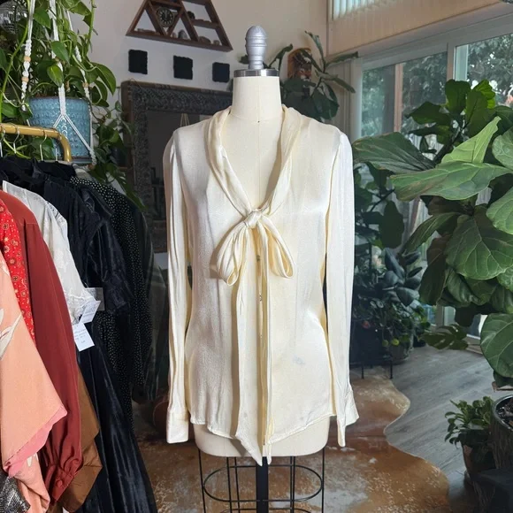 Vintage 1980s Cream Silk Bow Blouse - Picture 5 of 12